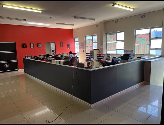 921M² SHOWROOM FOR SALE IN PAROW CENTRAL